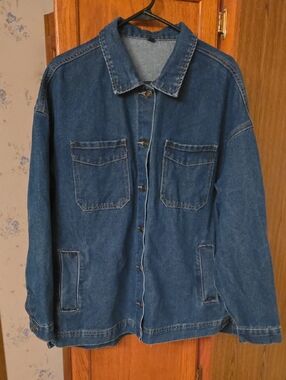 Women's Relaxed Denim Jacket in Medium Blue
